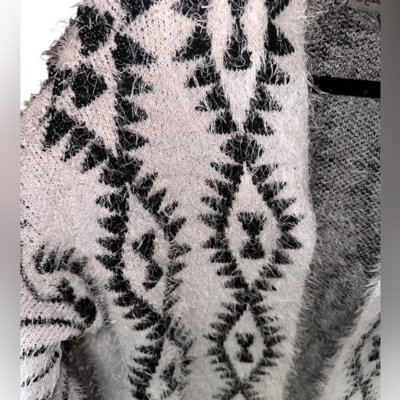 Absolutely Famous size xl heavy aztec eyelash cardigan/coatigan. Like new. - Picture 12 of 12